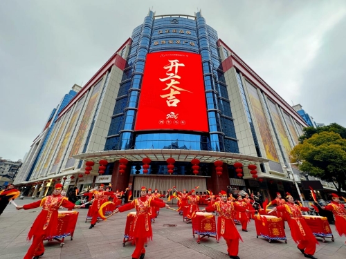 “馬”力全開啟新局，紡織服裝市場“開市”聚商機